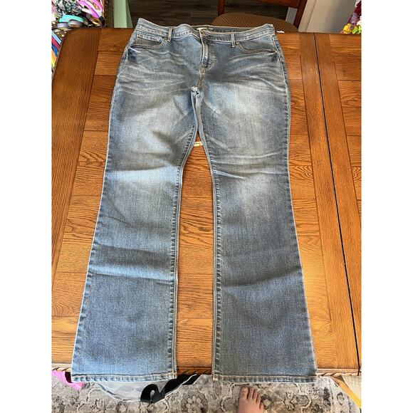 Old Navy Women's Light Denim Original Boot-Cut Jeans Size 14 Mid Rise W Tags New - Picture 5 of 8